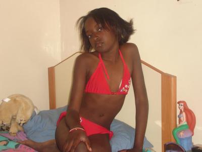 sa c encore elle en tenue bikini